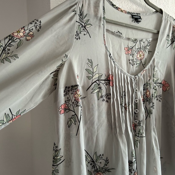 TORRID Blouse - Picture 4 of 5